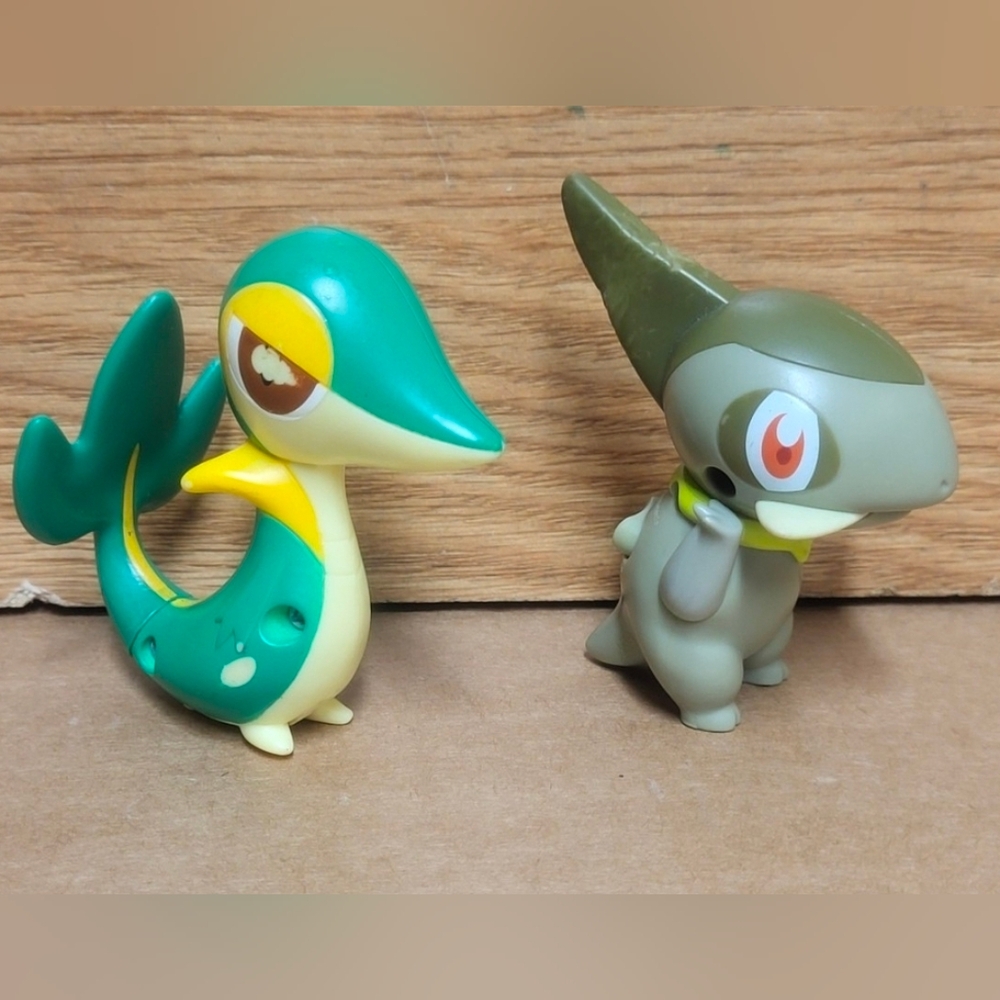 Mcdonald's 2011/2012 Pokemon Snivy & Axew Happy Meal Toy